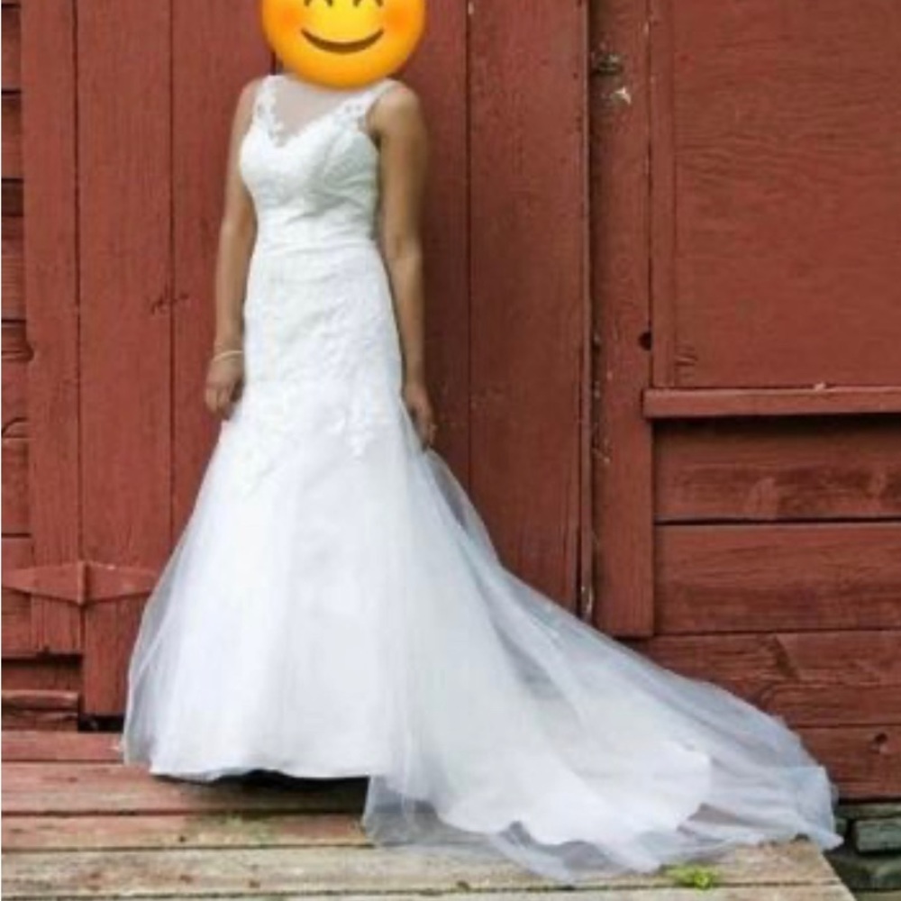 Wedding dress with accessories